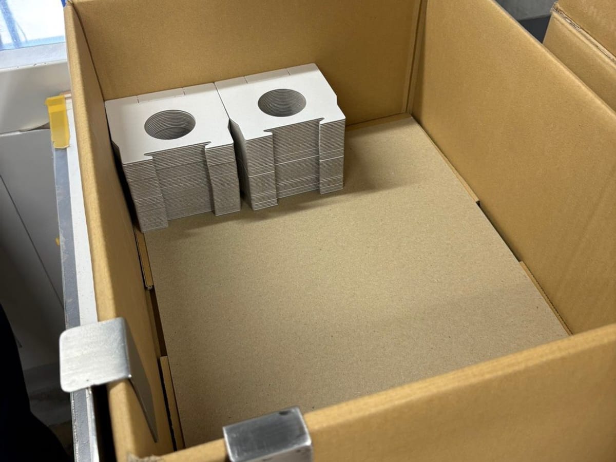 製品の箱詰め作業