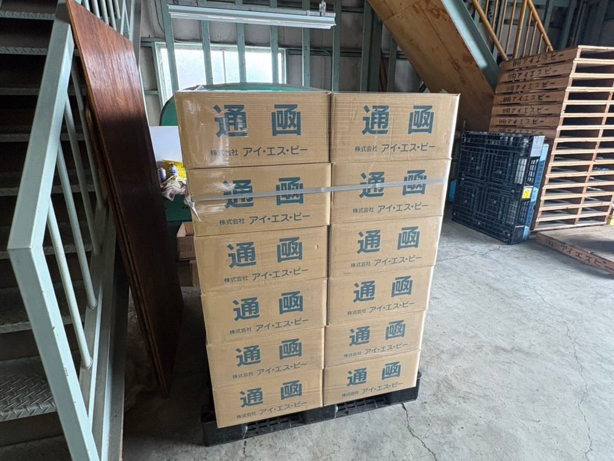 出荷を待つパレット積みの製品