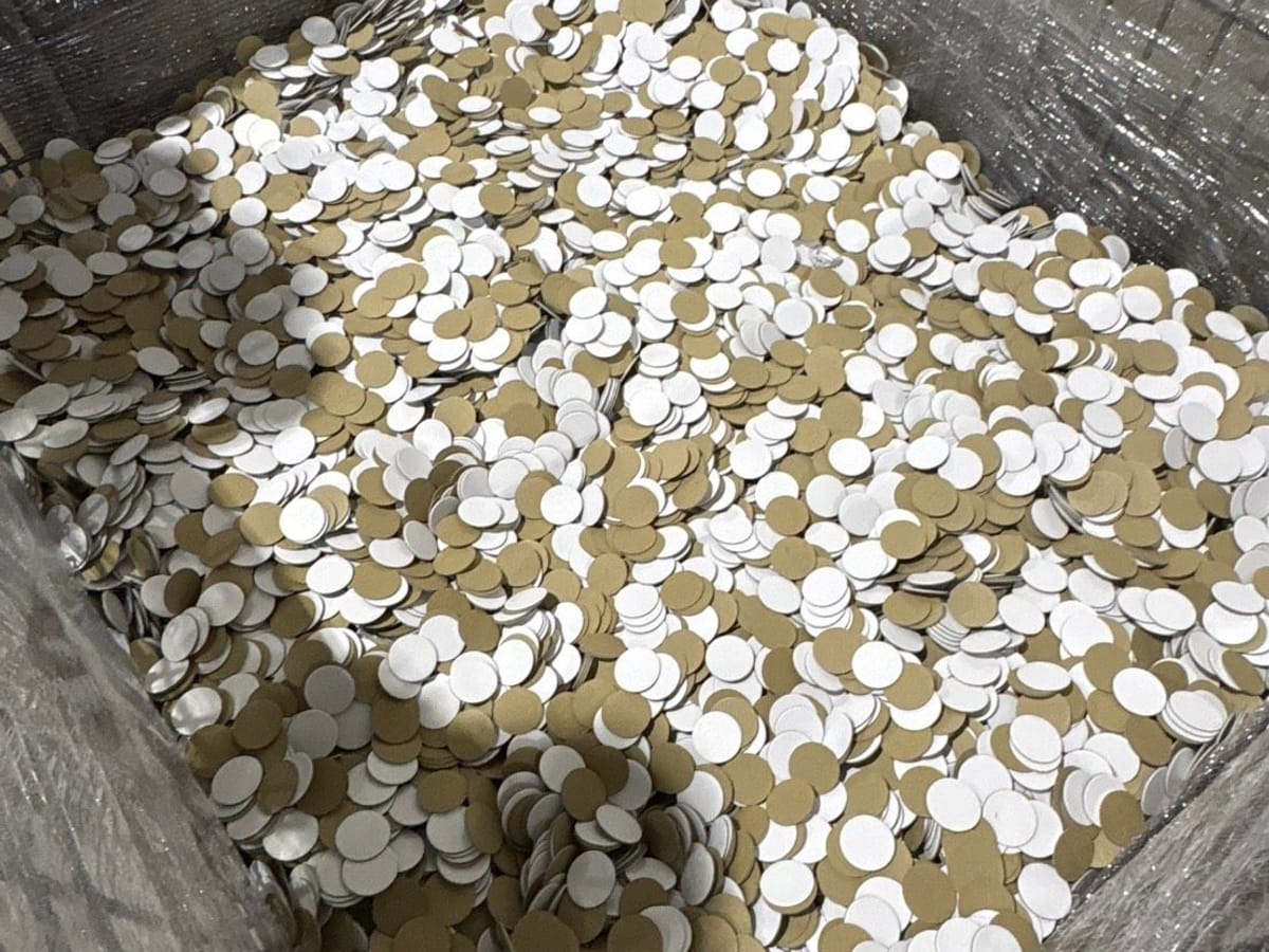大量の円形厚紙